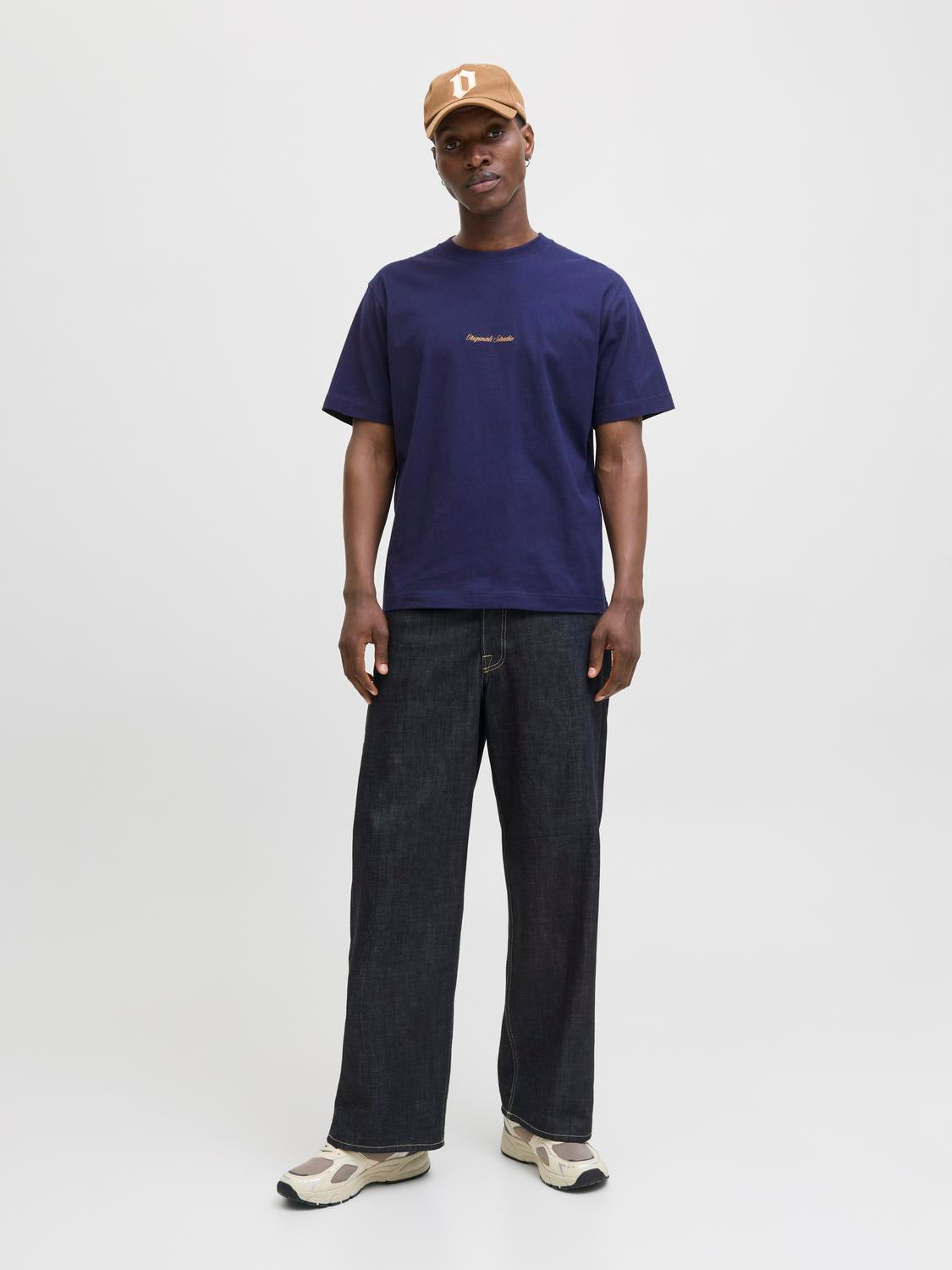 model_shot-front_full